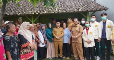 Tanggapi Laporan Via Sosmed, Gus Bupati Besuk Warga Lansia